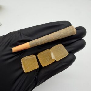 Close-up of the Cook'd 1G joint and three THC gummies.